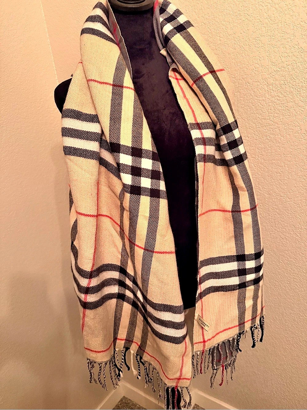 Burberry London Check Cashmere Silk Scarf Plaid Fringed Scarf in Beige & Gray